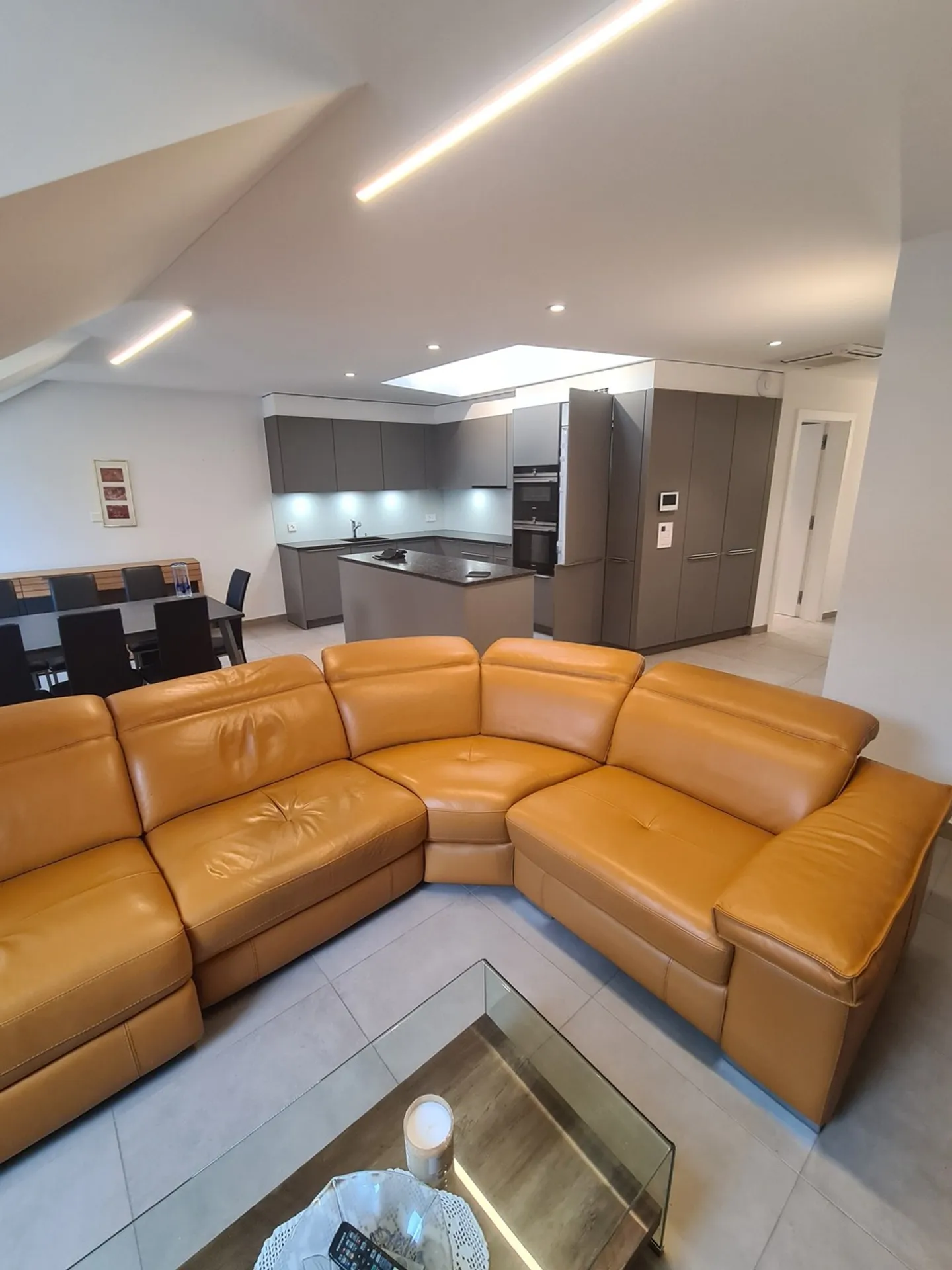 Appartamento di lusso di 3,5 locali in mansarda "oggetto raro" - Foto 3 di 43