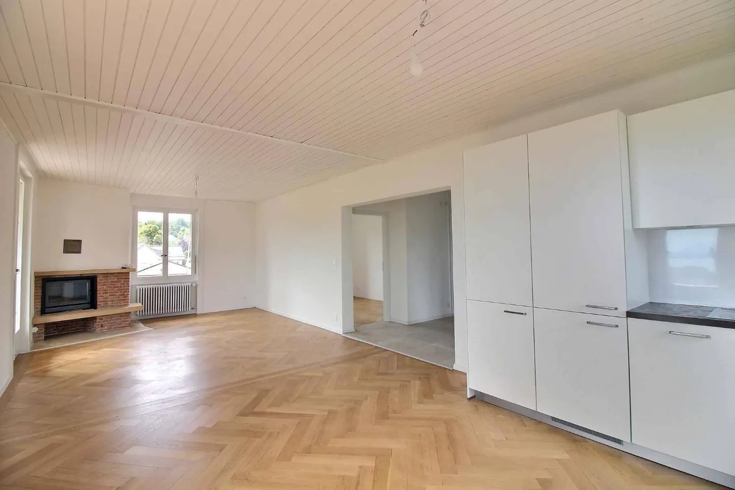 Magnificent duplex apartment fully renovated with stunning lake view - Photo 4 of 12