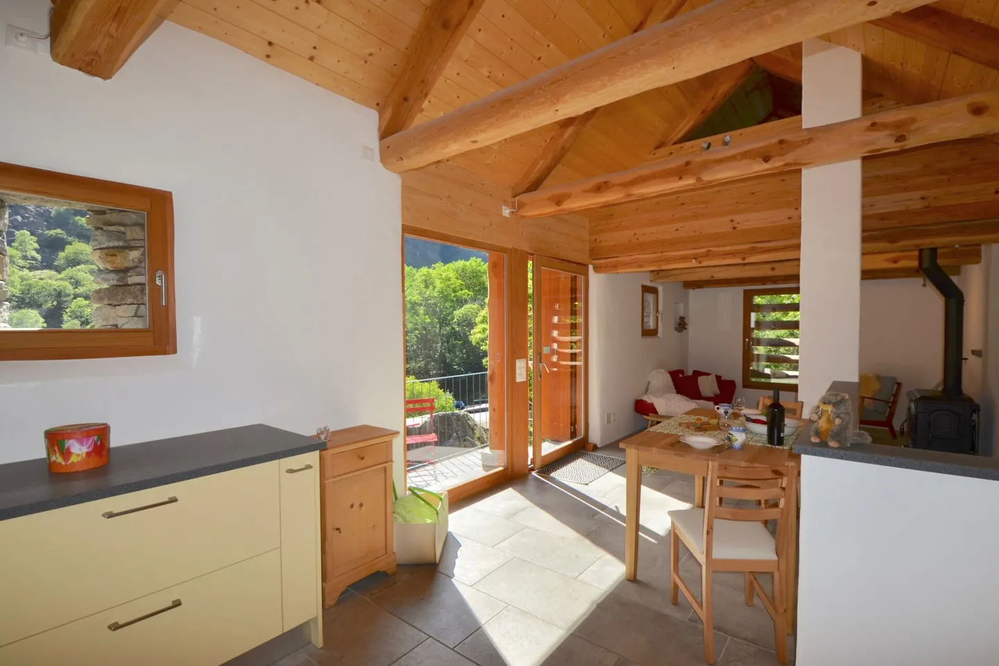 Charmante maison en pierre au milieu de la verdure - Photo 7 sur 38