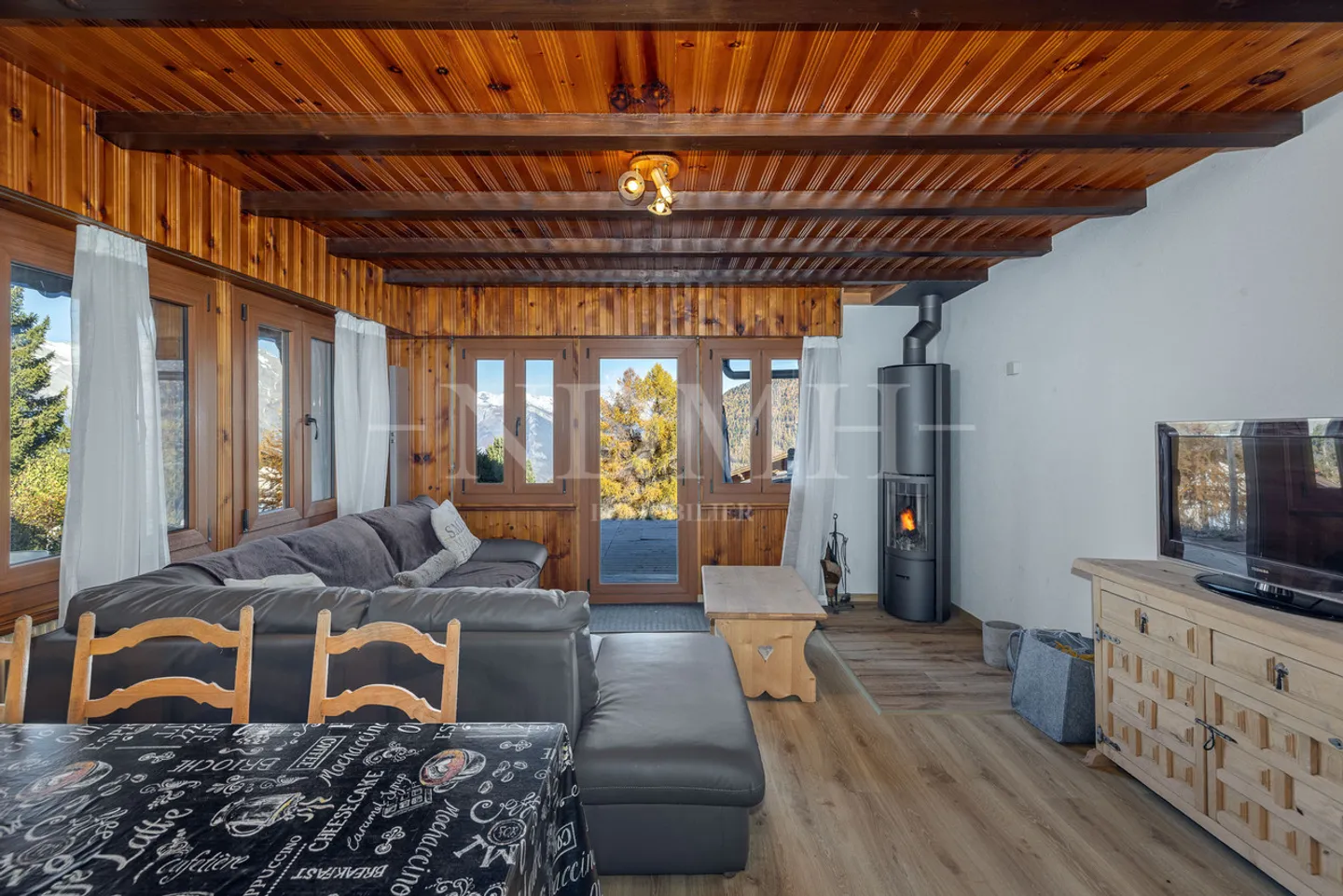 Chalet for sale - Photo 1 of 11