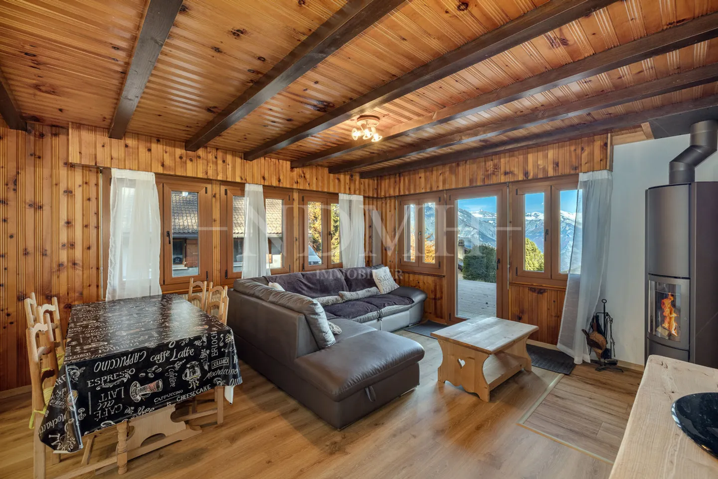 Chalet for sale - Photo 3 of 11