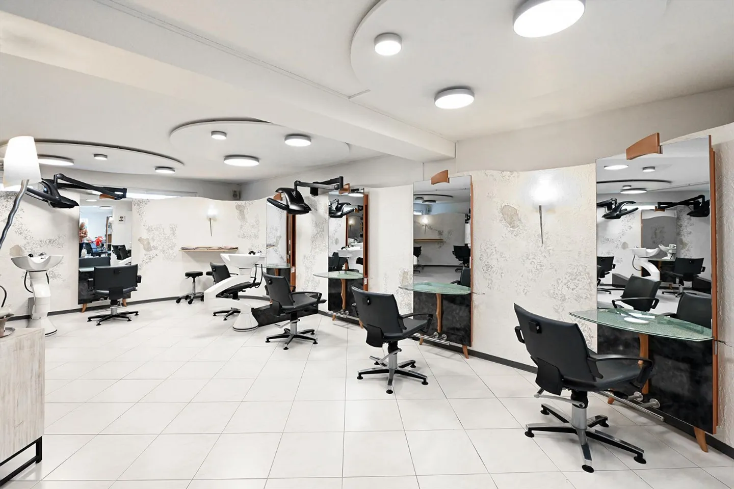 Hairdressing Business in Prime Location in Rothrist - Photo 2 of 7