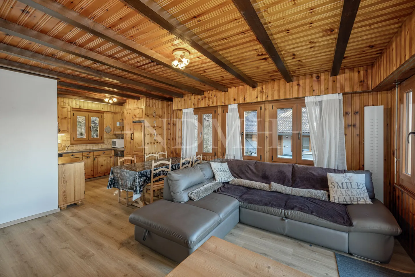 Chalet for sale - Photo 2 of 11
