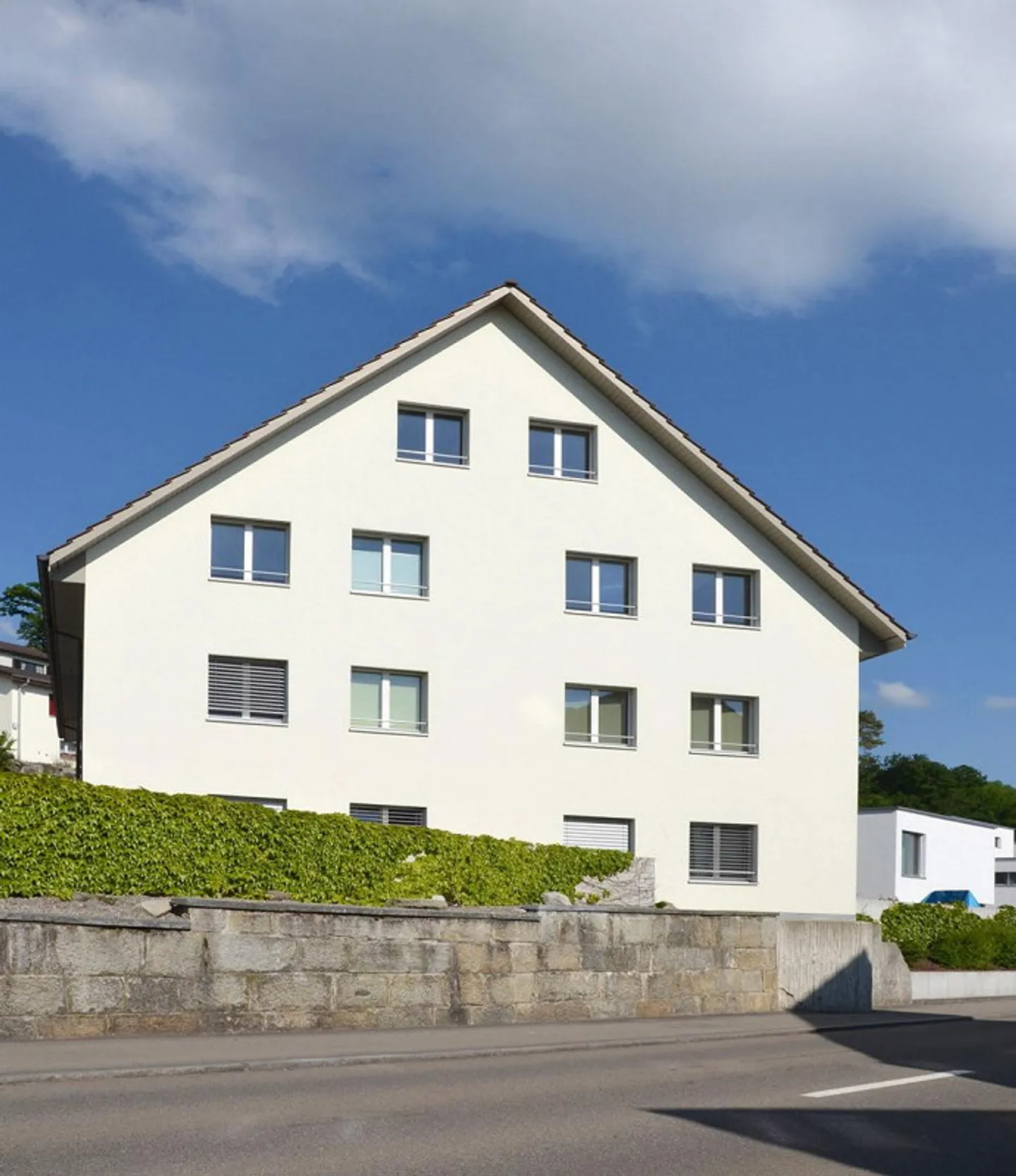 Beautiful 3.5 Room Garden Apartment - Photo 2 of 13