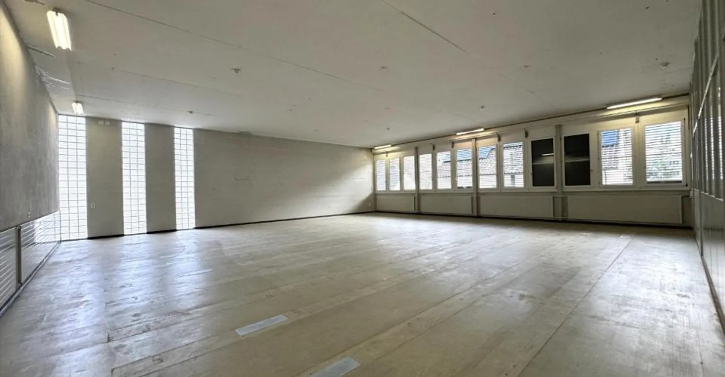 Spazio commerciale vicino alla stazione di Oberdorf - Foto 2 di 4