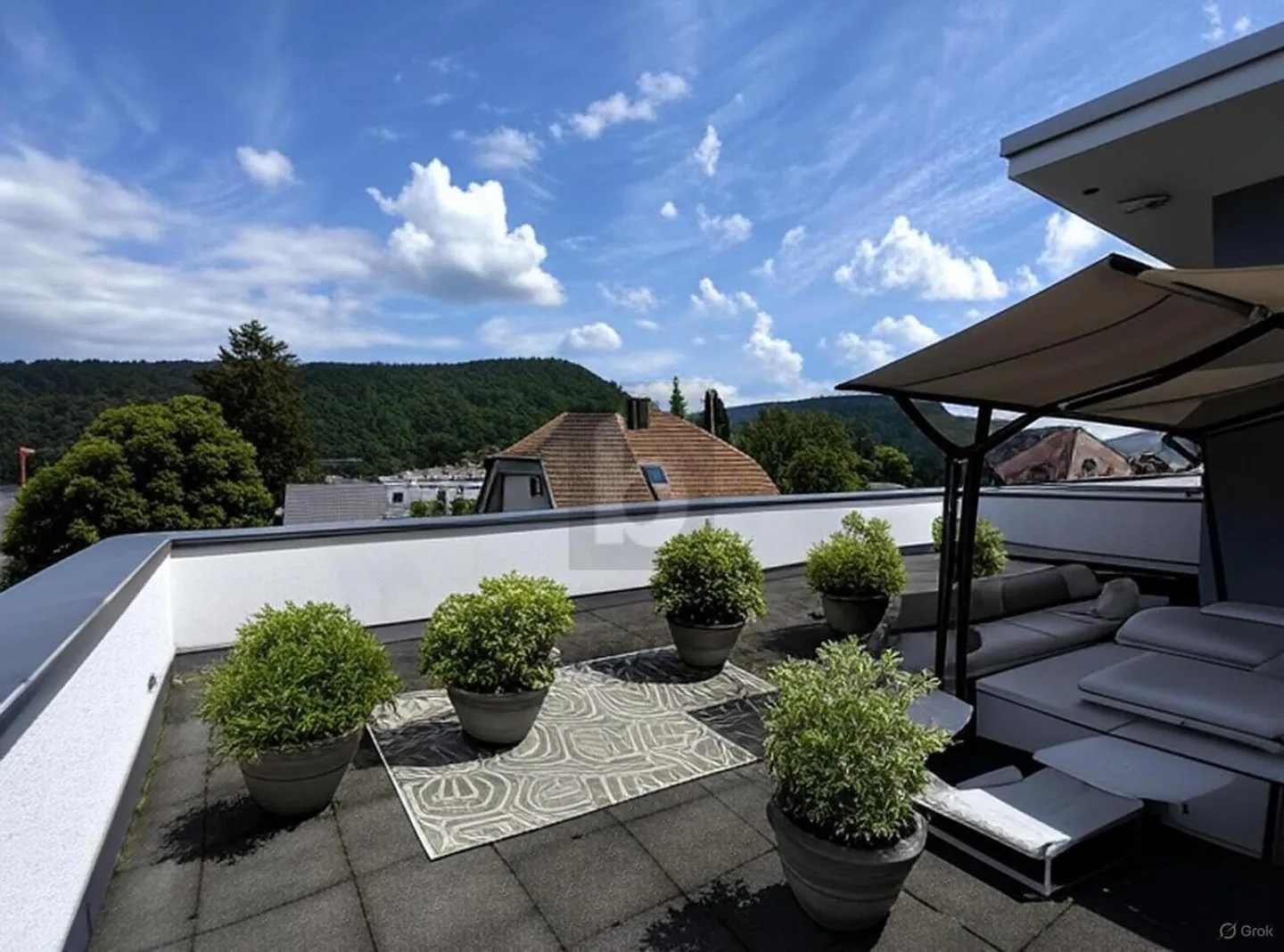 ILLUMINATO, CON TERRAZZA, IN POSIZIONE TOP - Foto 1 di 5
