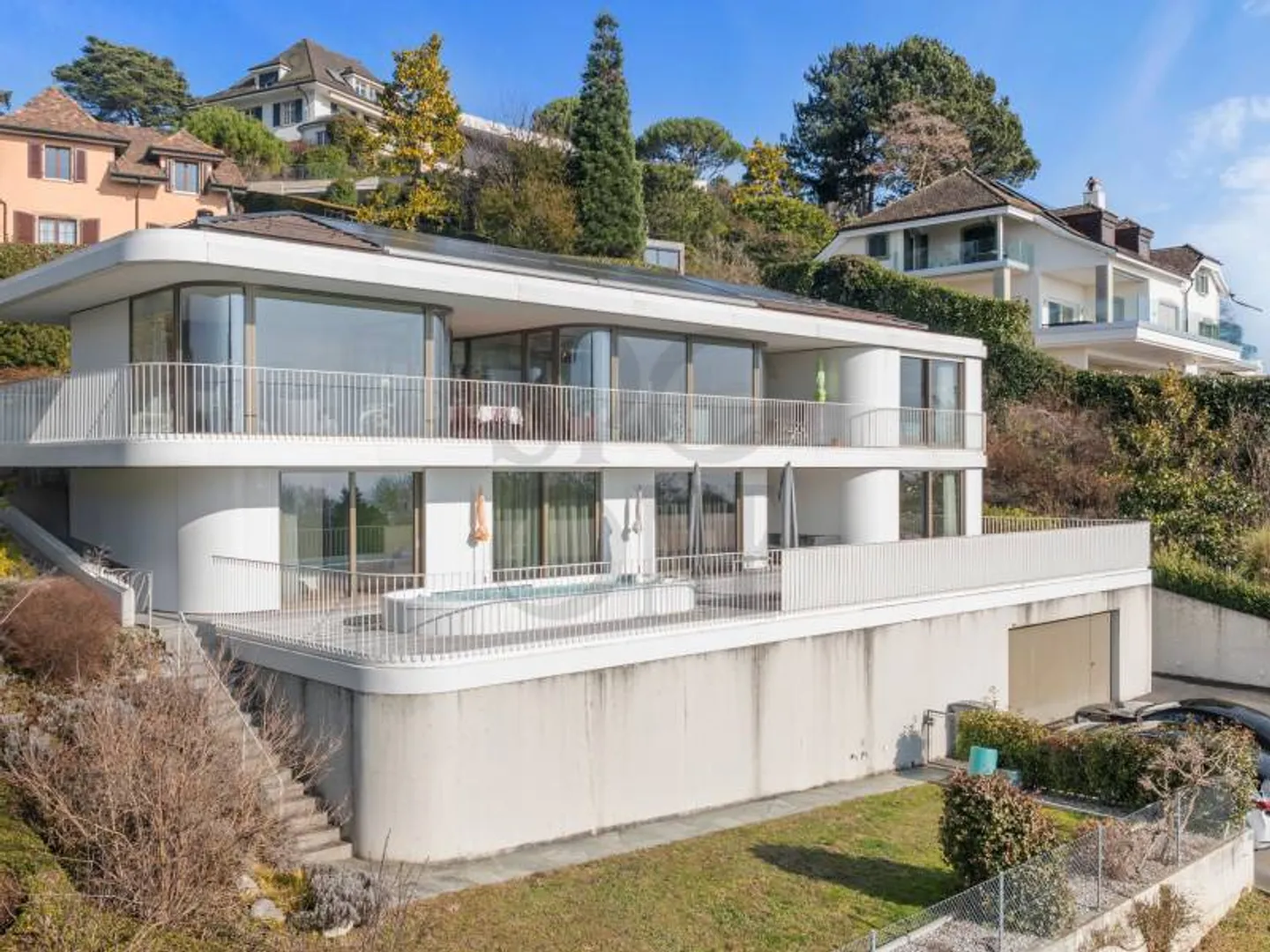 Architectural villa combining modern design and panoramic view - Photo 1 of 3
