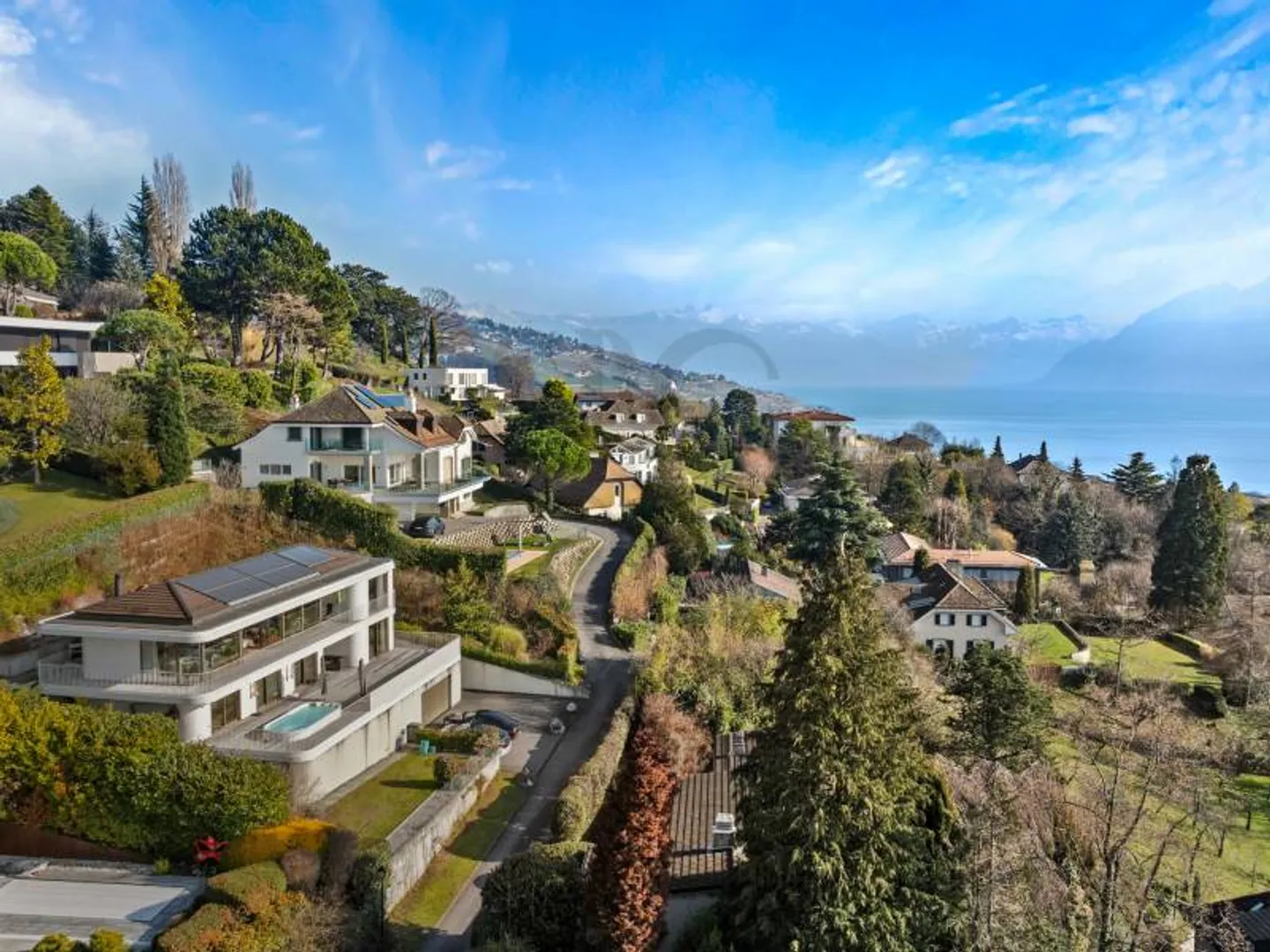 Architectural villa combining modern design and panoramic view - Photo 2 of 3