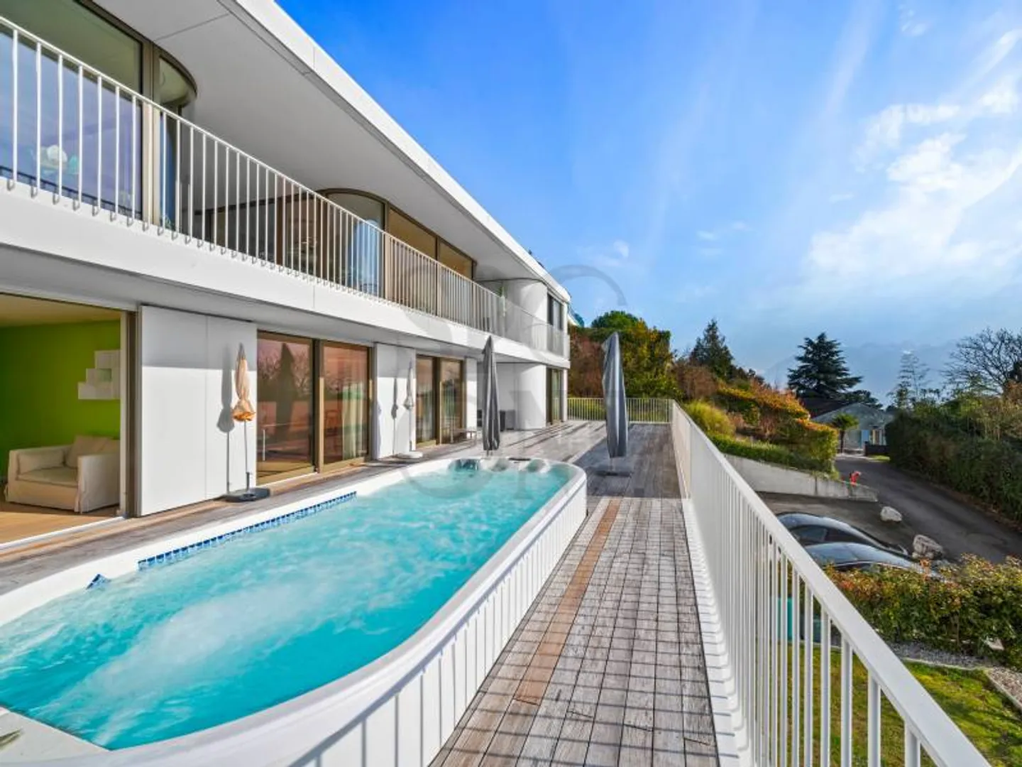 Architectural villa combining modern design and panoramic view - Photo 3 of 3
