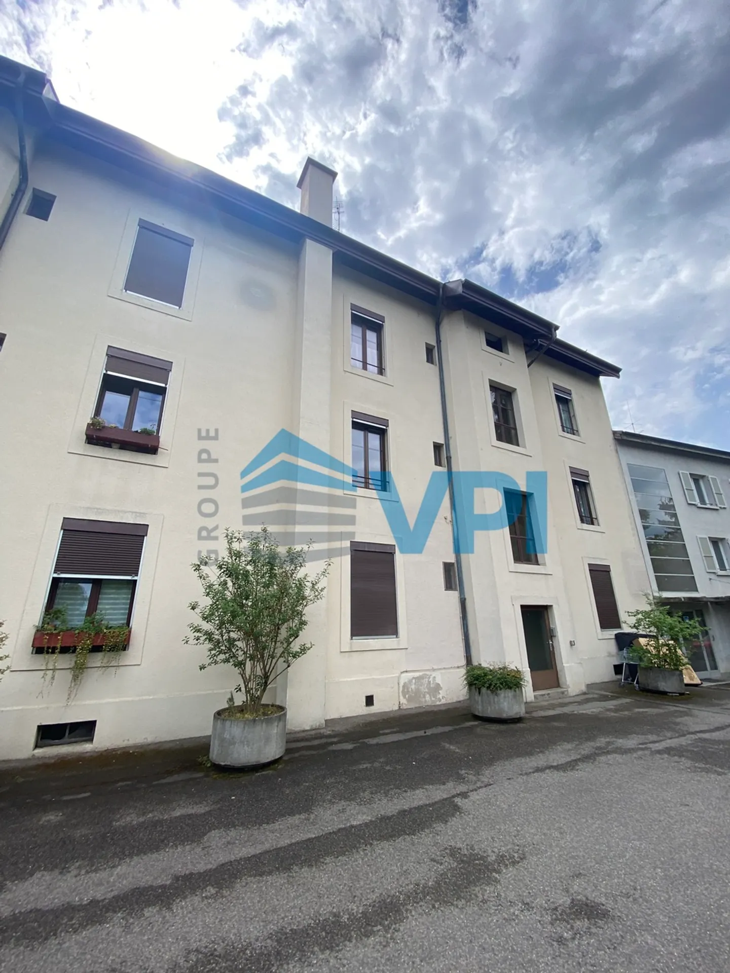 Parking extérieur - Photo 1 sur 3