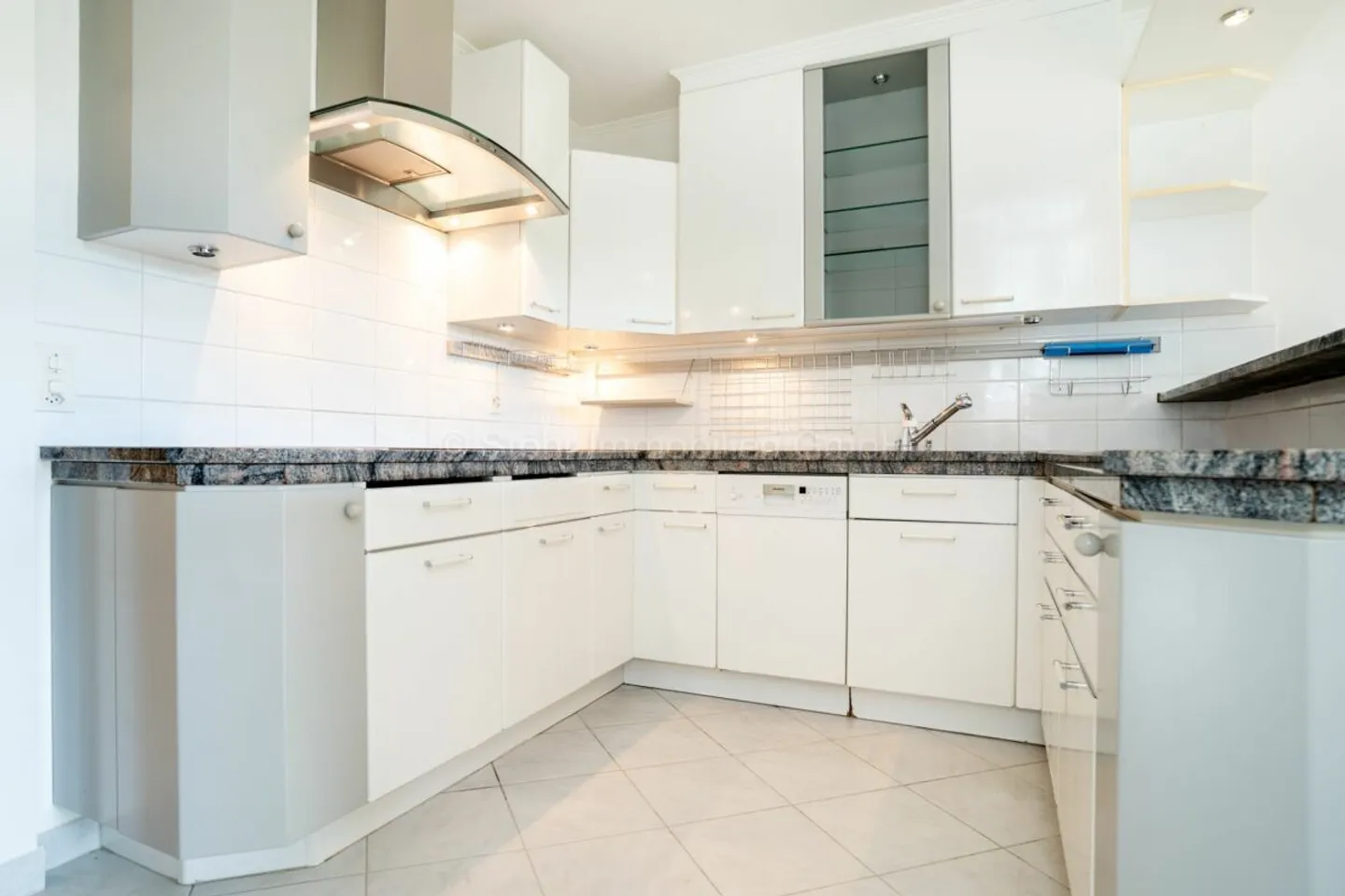 Spacious 5.5 Room Apartment Centrally Located in Winterthur-Seen - Photo 21 of 25