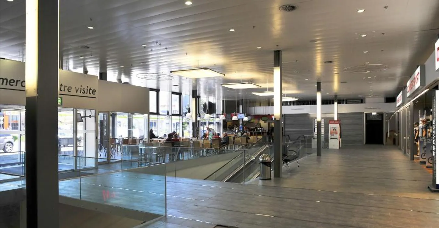 Belle superfici nel cuore della zona commerciale di Conthey - Foto 2 di 3