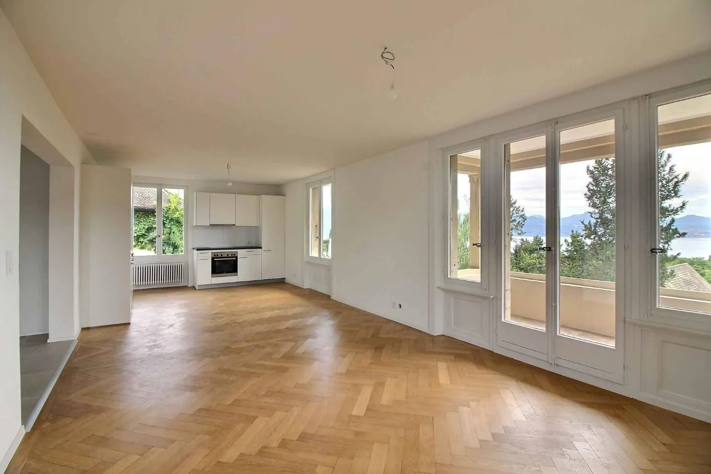 Superbe appartement rénové - Photo 1 sur 6