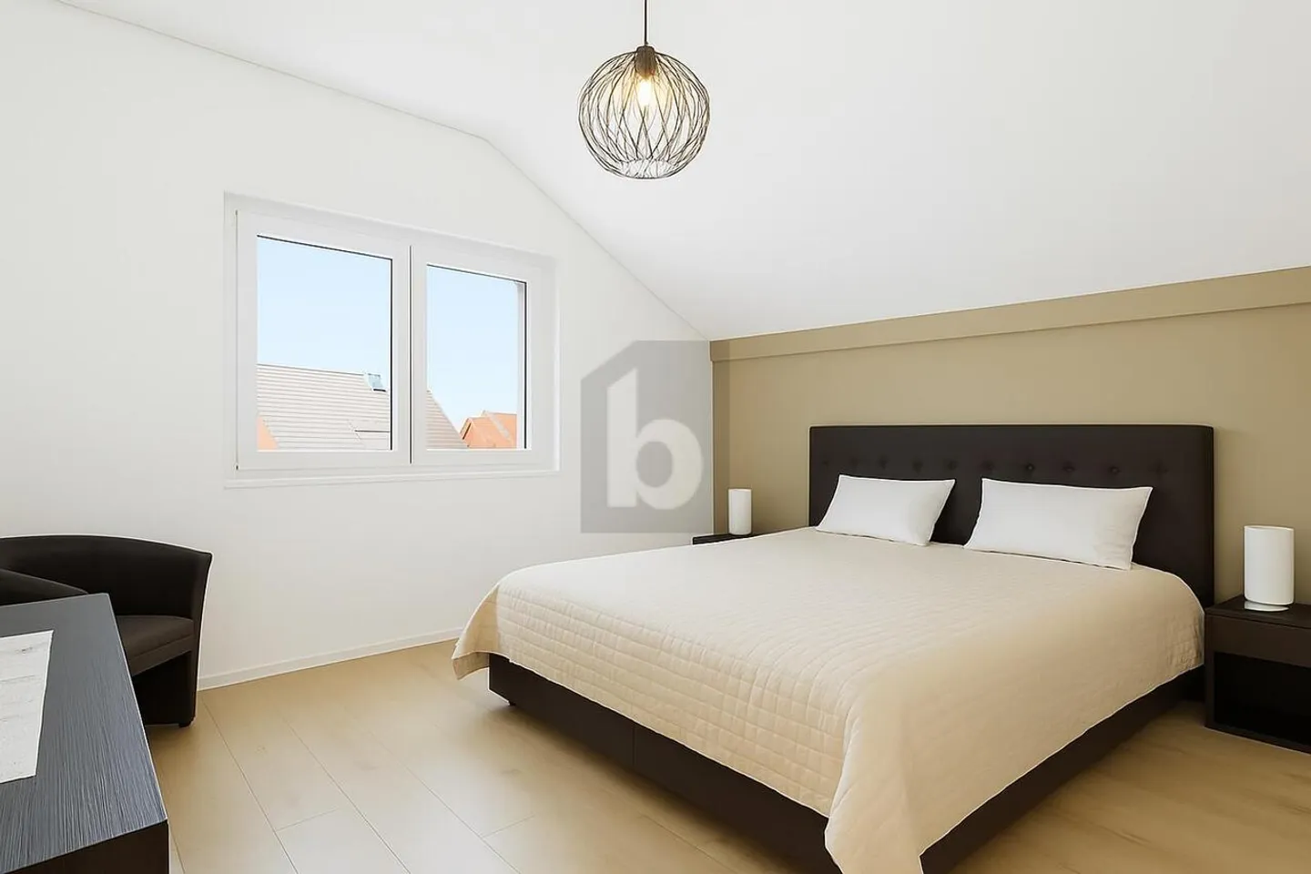 Charming Family Home with Garden - Photo 3 of 6