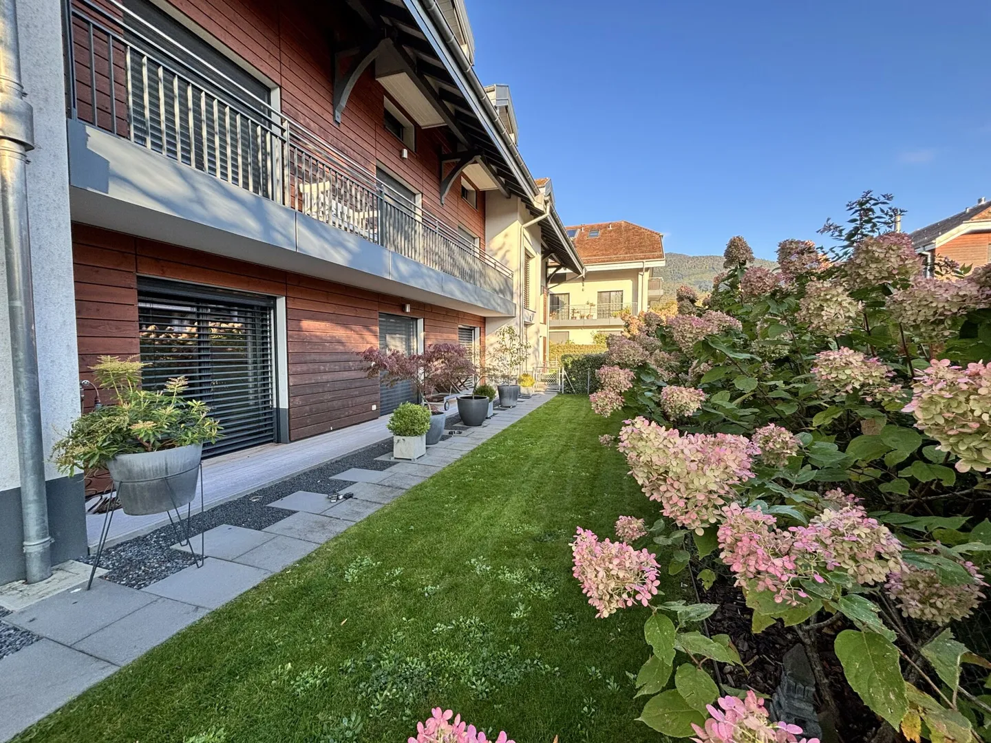 FOR RENT: Large luxury apartment with terraces and garden - Photo 10 of 12