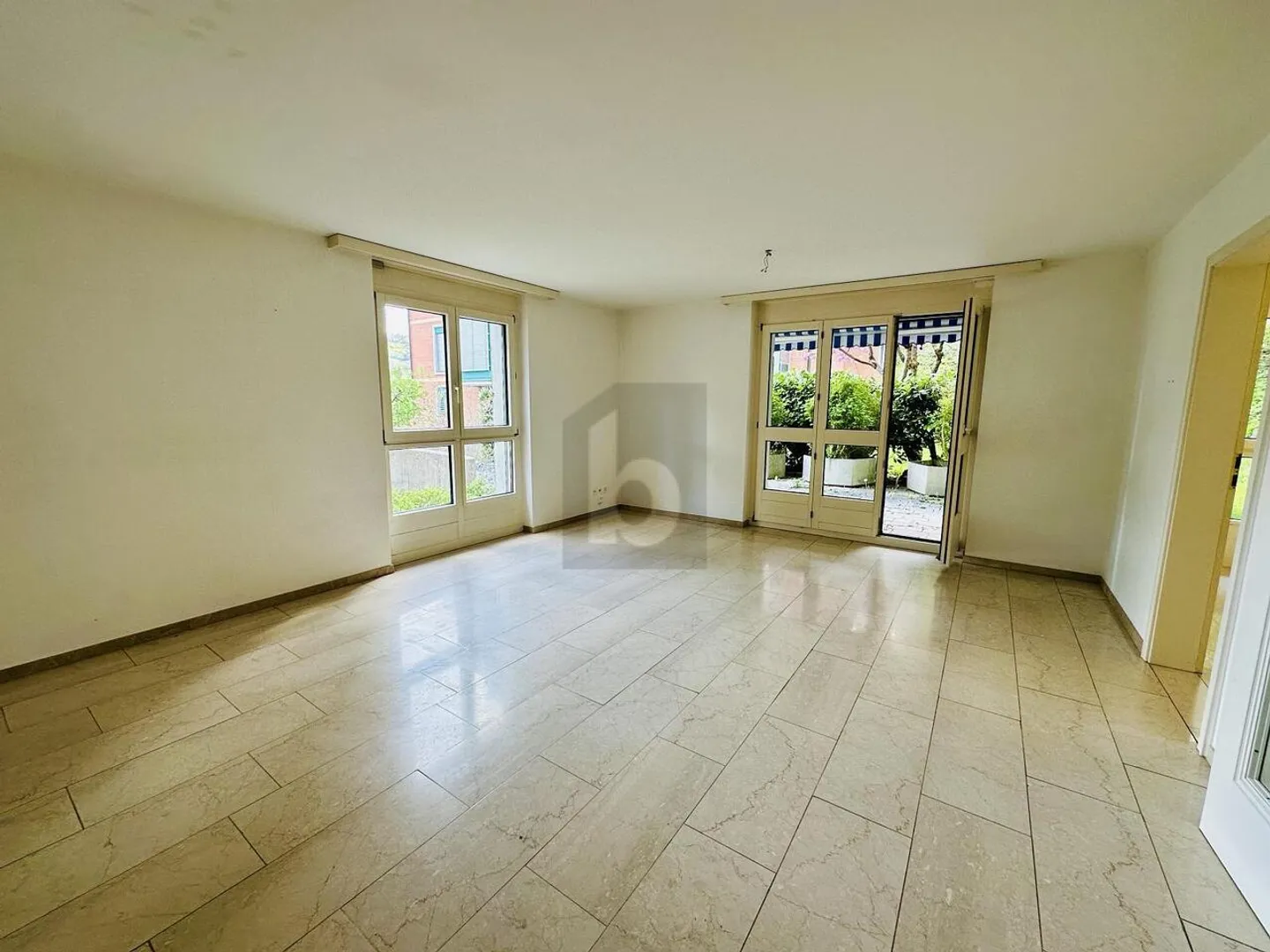 Apartment for rent - Photo 3 of 6