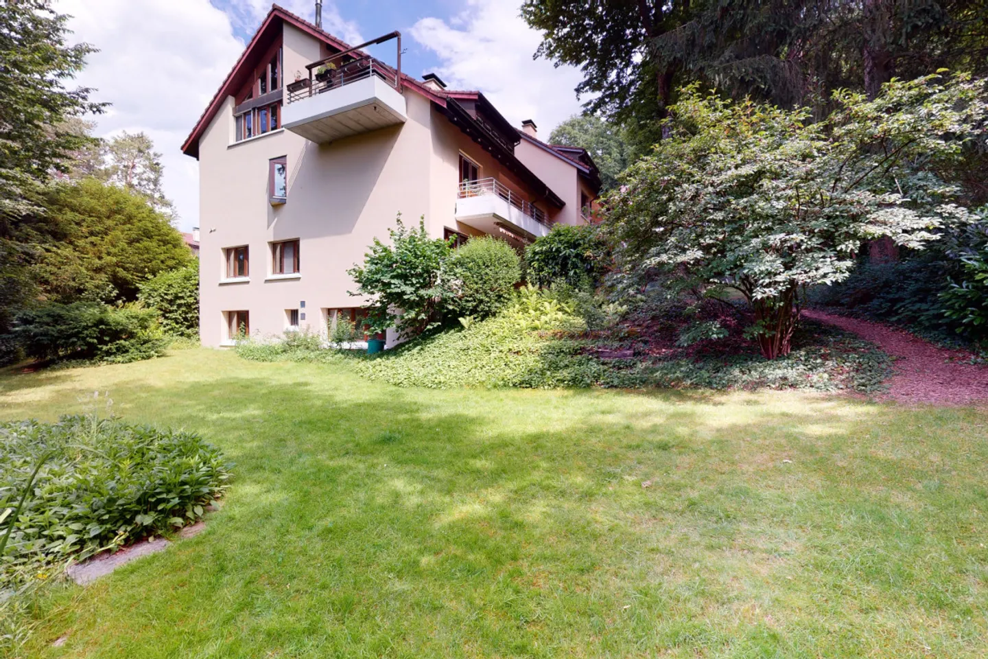 Spacious Attic Duplex in Riehen - Photo 2 of 13