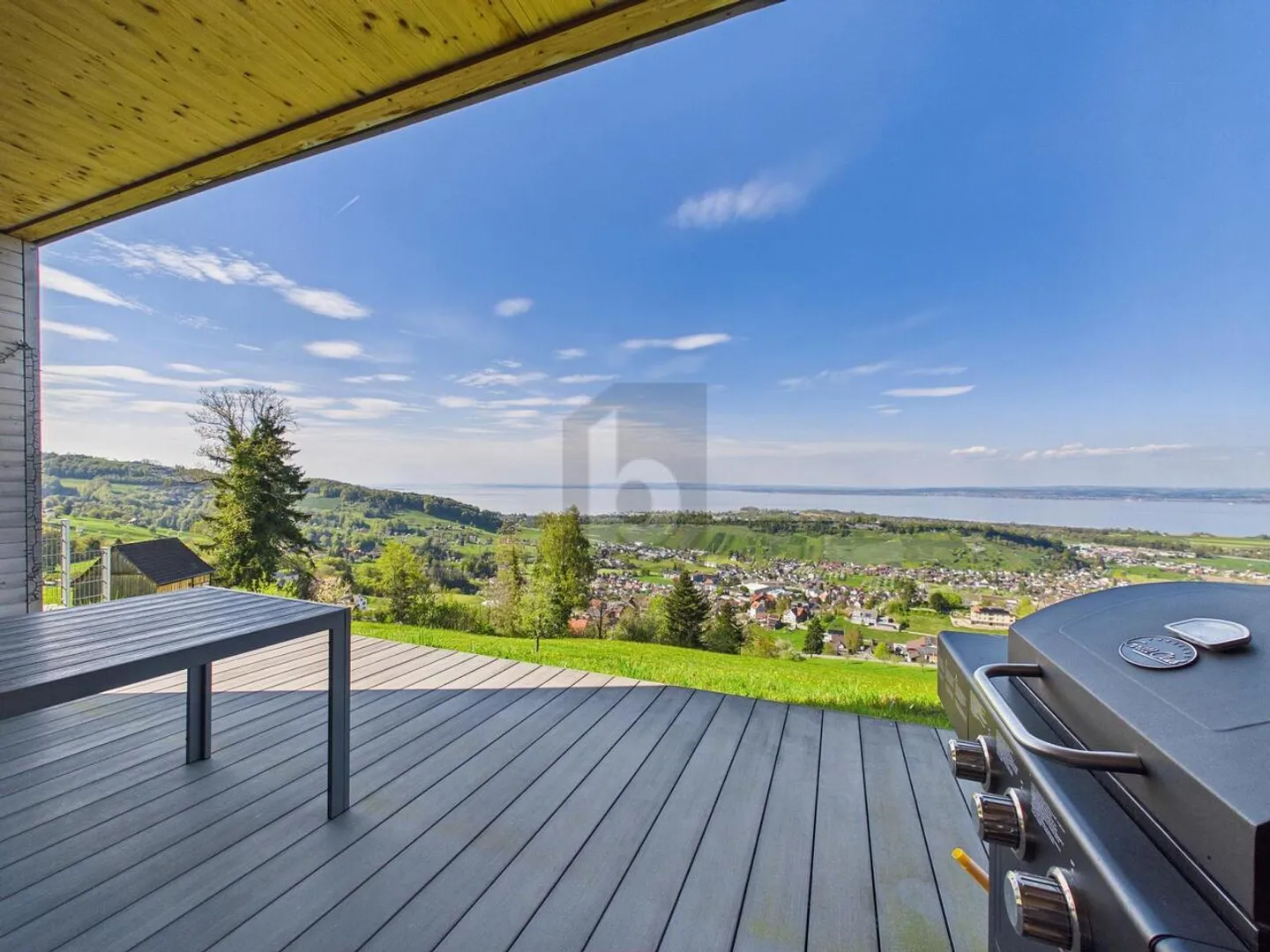 Modern Apartment with Lake View - Photo 1 of 6