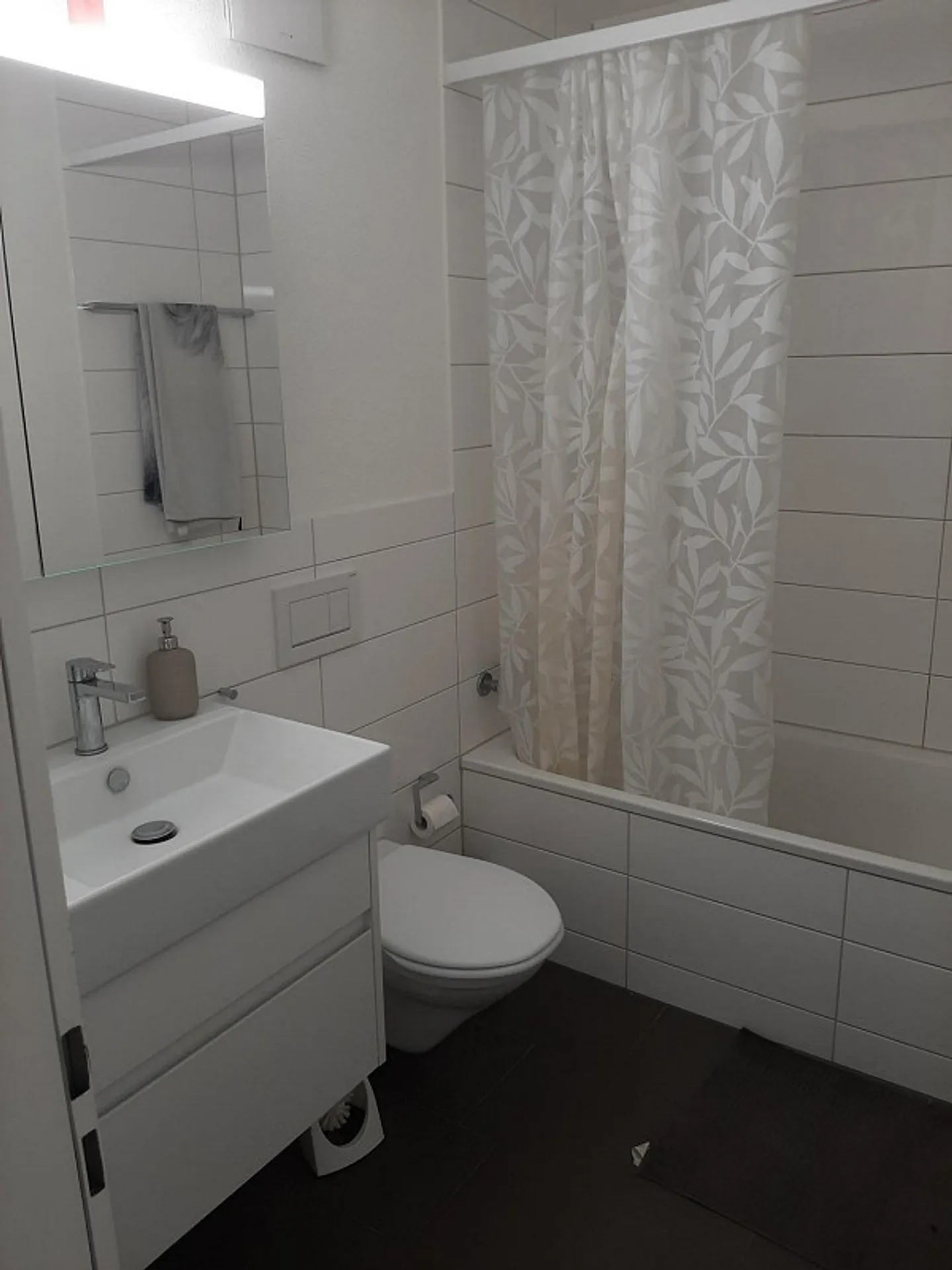 Posizione verde e tranquilla, a 3 min dalla stazione - Foto 5 di 8