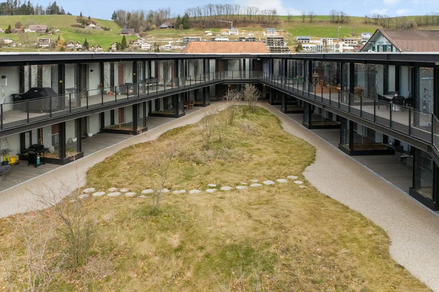 Hit! - Photo 1 of 10