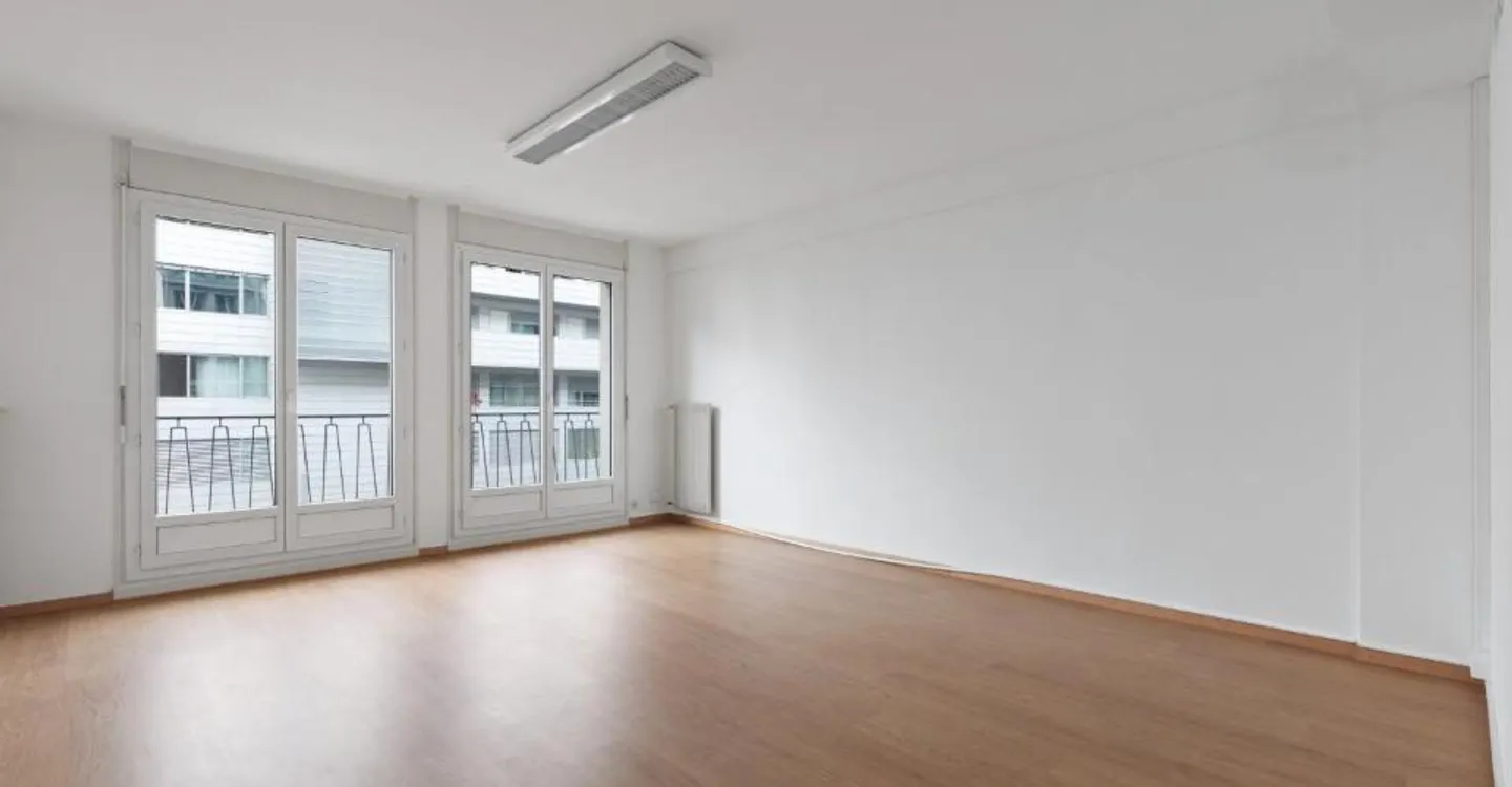 Ideal location - Close to the train station and the UN - Photo 4 of 11