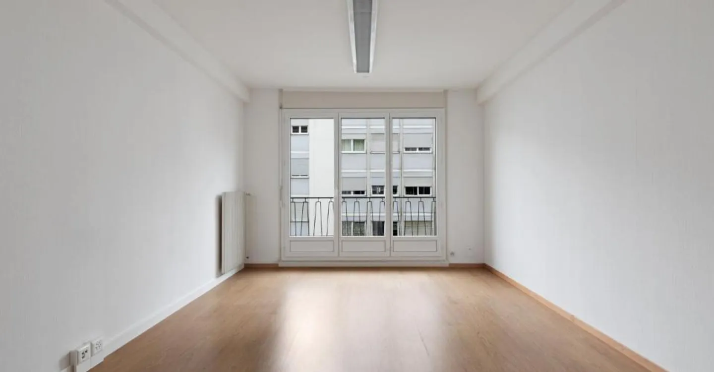 Ideal location - Close to the train station and the UN - Photo 7 of 11