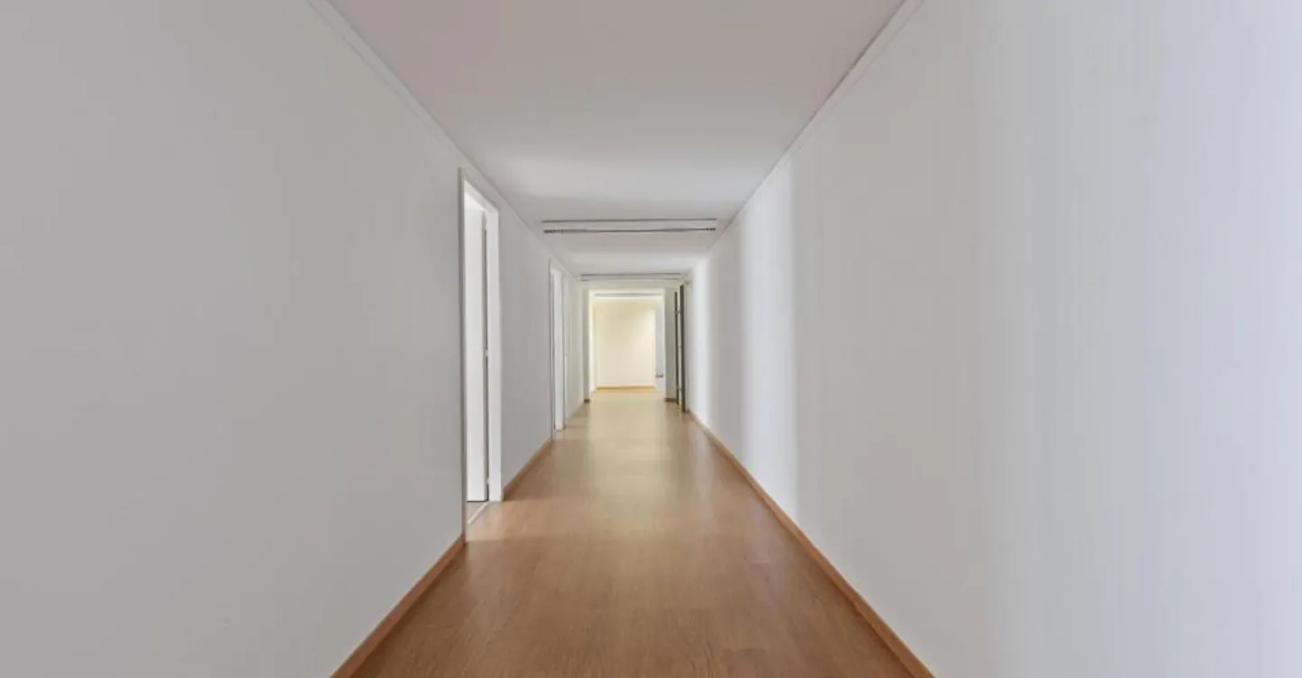 Ideal location - Close to the train station and the UN - Photo 9 of 11