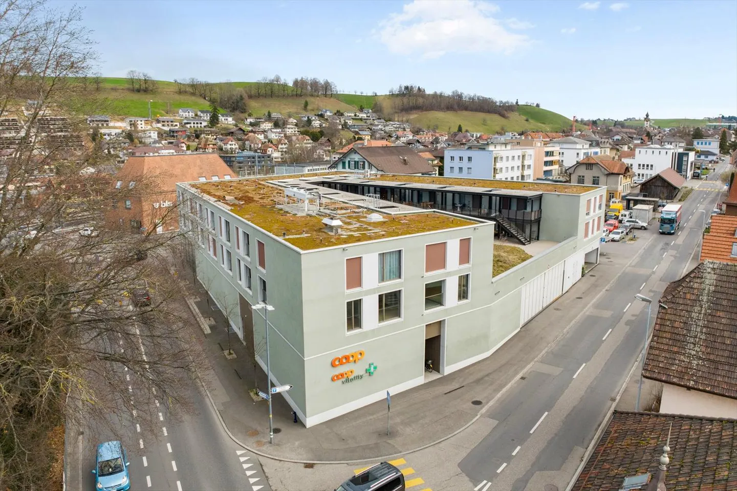 Hit! - Photo 2 of 10