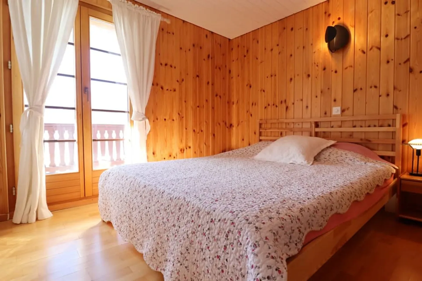 Semi-detached chalet with independent studio and unobstructed view - Photo 9 of 13