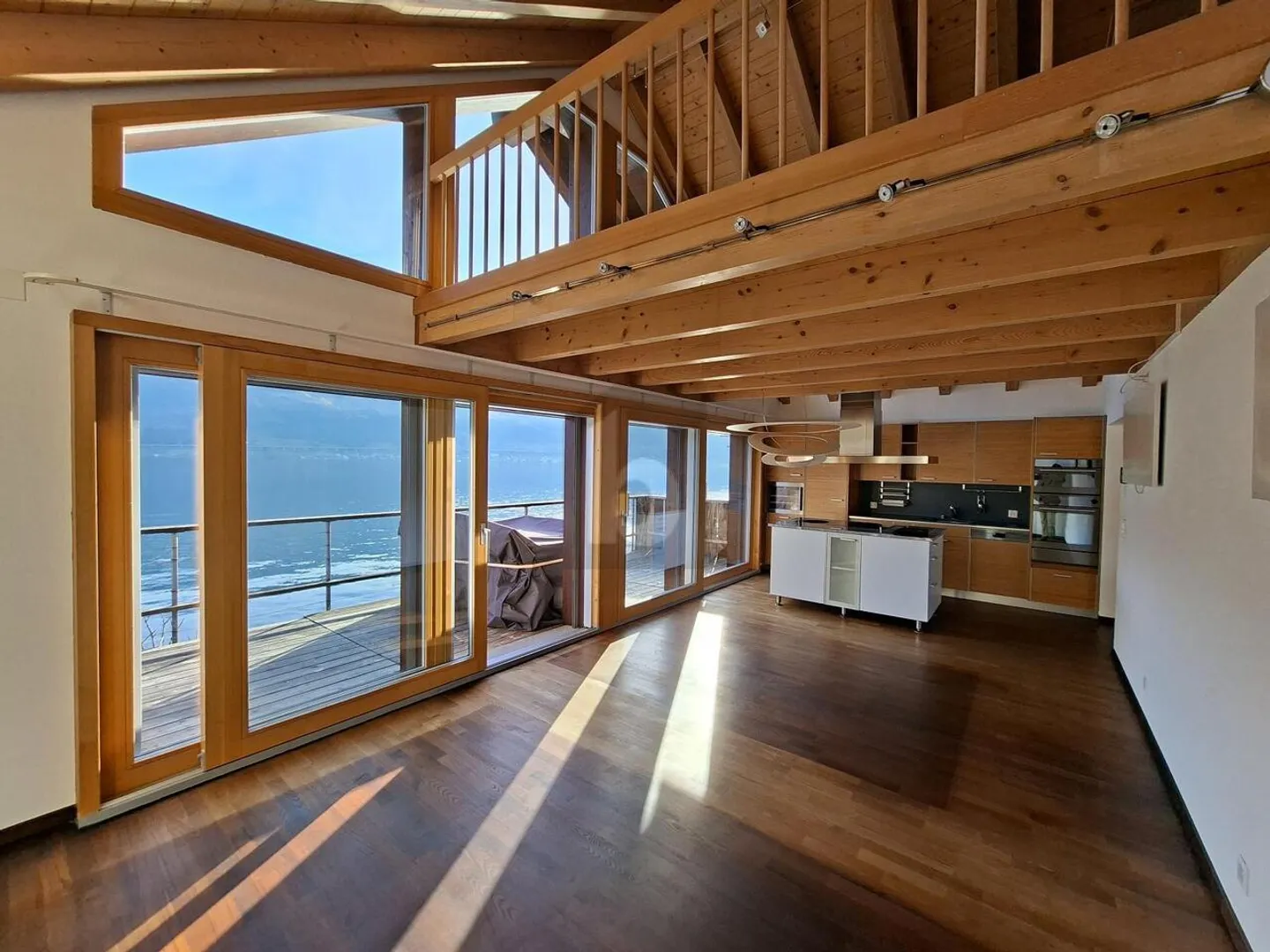 MAISONETTE CON VISTA LAGO E CUCINA WOW - Foto 2 di 6