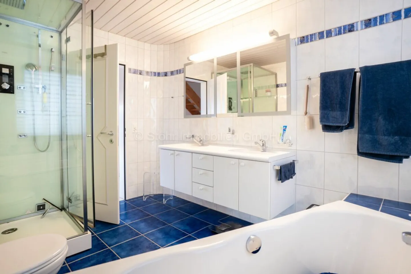 Exklusives 5.5 Zimmer EFH mit Pool - Freistehend und komfortabel - Foto 9 von 23