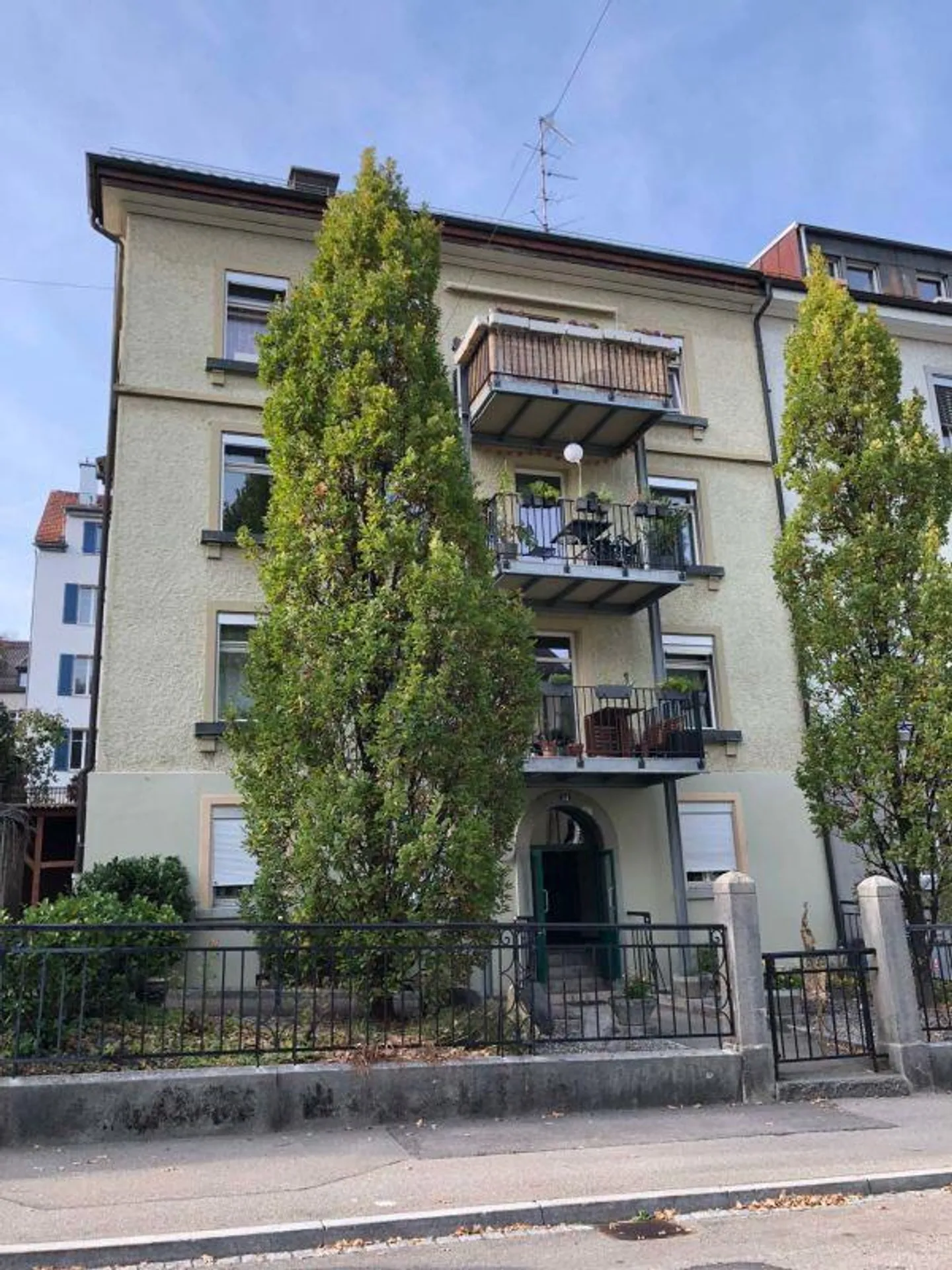 Partially renovated & charming old apartment including balcony - Photo 2 of 13