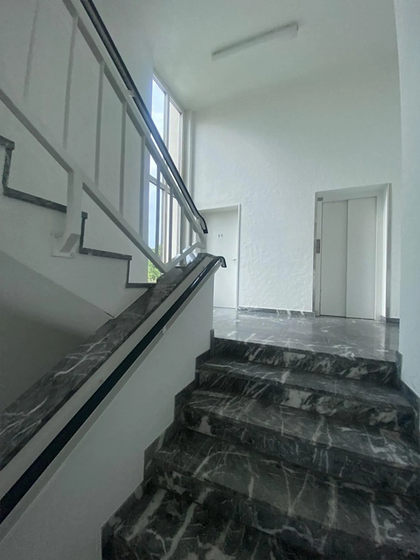 Spazio ufficio spazioso e recentemente ristrutturato in una posizione centrale ... - Foto 4 di 13