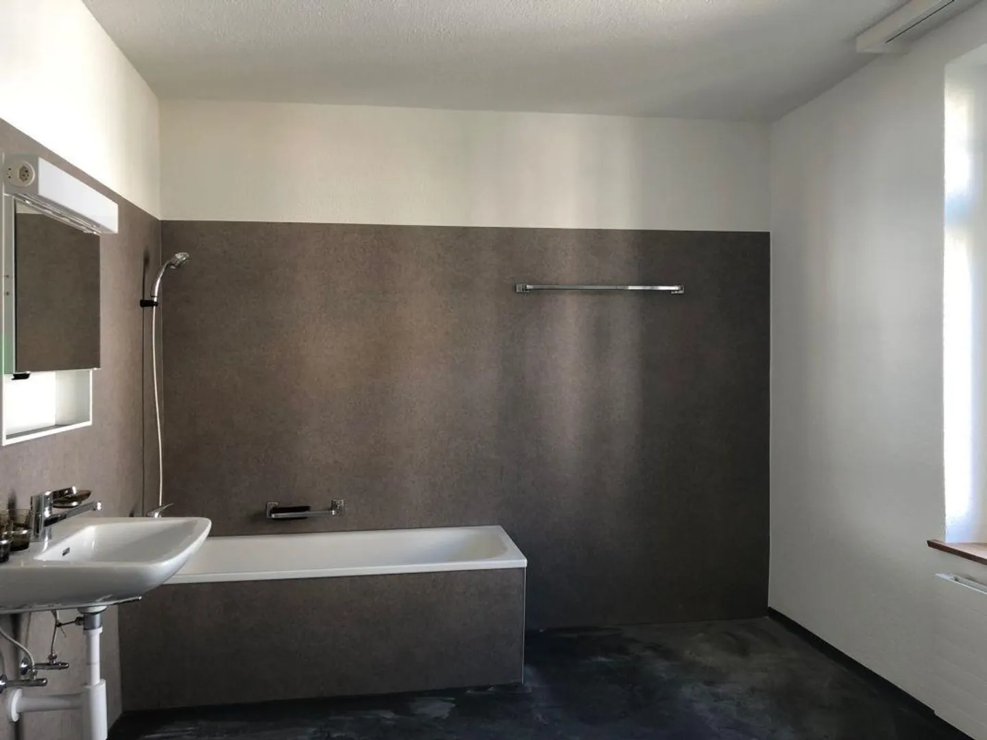 Partially renovated & charming old apartment including balcony - Photo 6 of 13