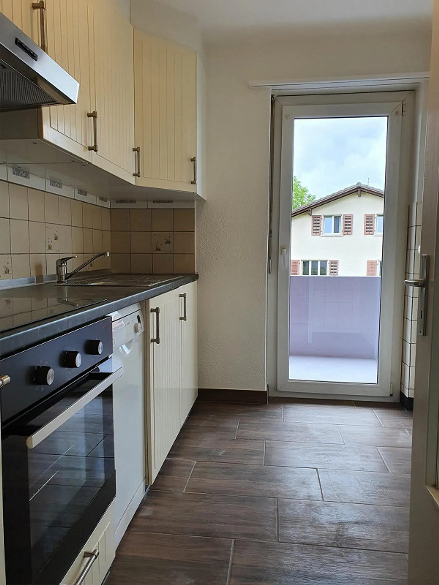 Cozy 2.5-room apartment on the raised ground floor - Photo 2 of 7