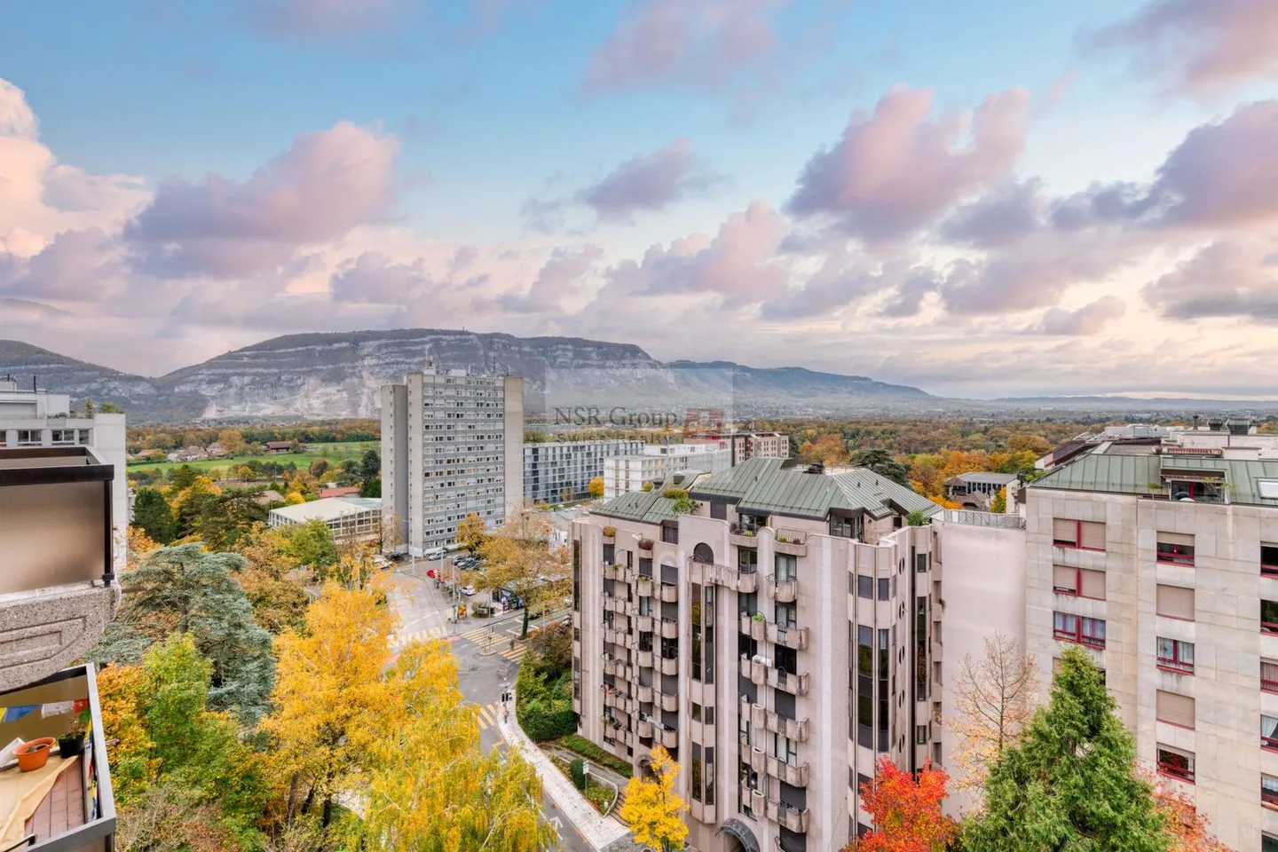 Bell'appartamento a Miremont - Appartamento ristrutturato con vista panoramica a 270 gradi - Esclusivo - Foto 1 di 8