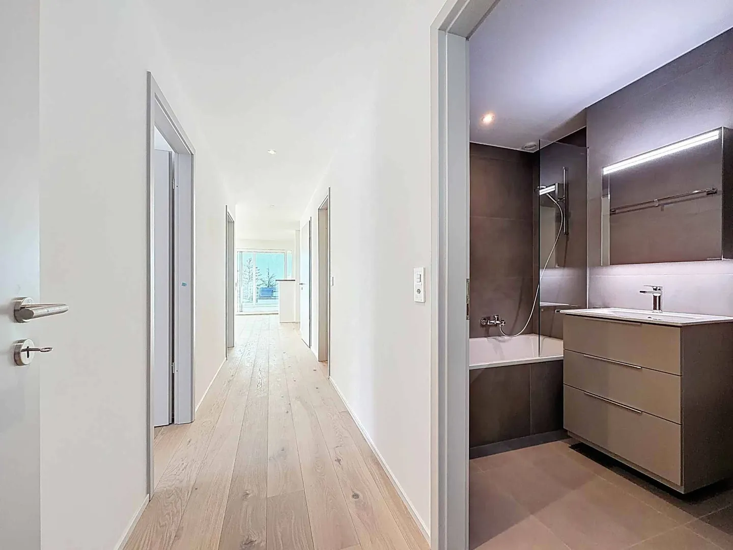 Appartamento in vendita - Foto 8 di 12