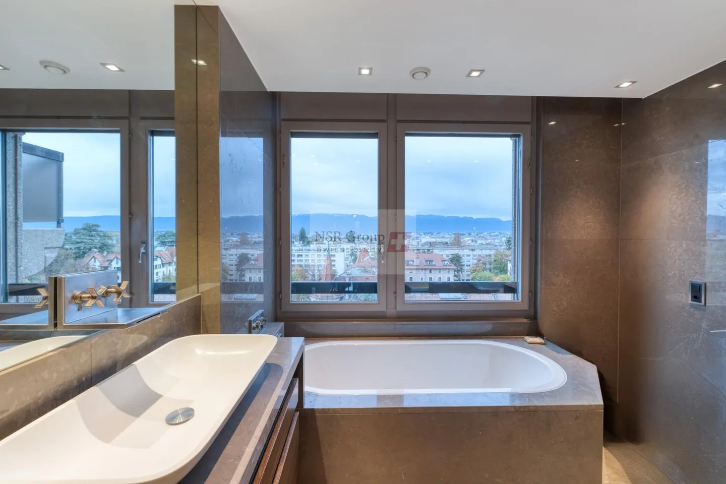 Bell'appartamento a Miremont - Appartamento ristrutturato con vista panoramica a 270 gradi - Esclusivo - Foto 6 di 8