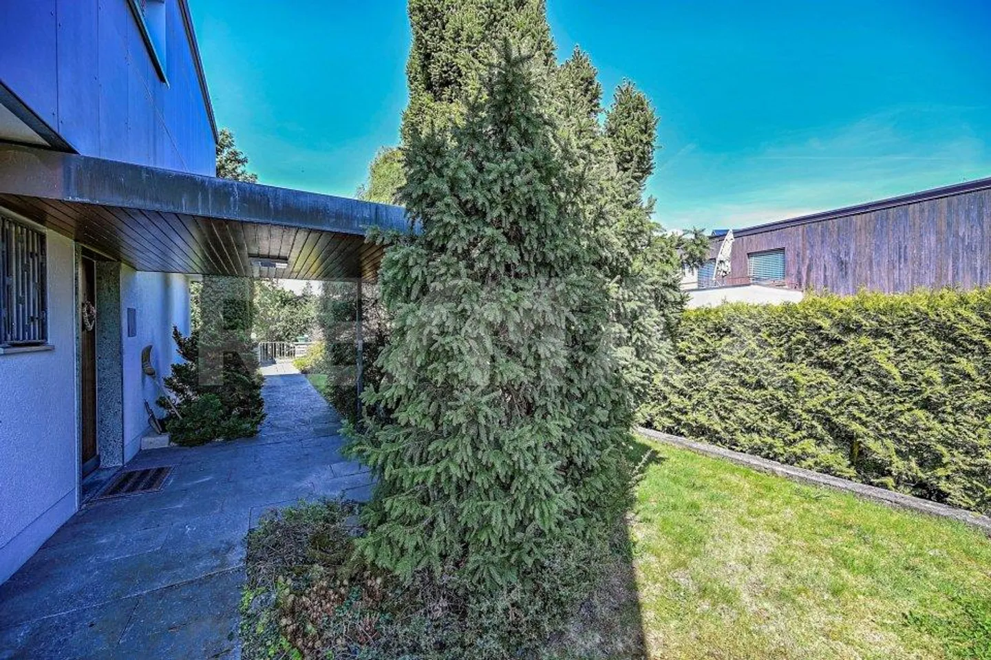 Detached 6.5-room single-family house with large garden and many... - Photo 2 of 10