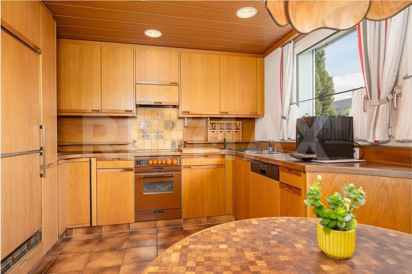 Detached 6.5-room single-family house with large garden and many... - Photo 5 of 10