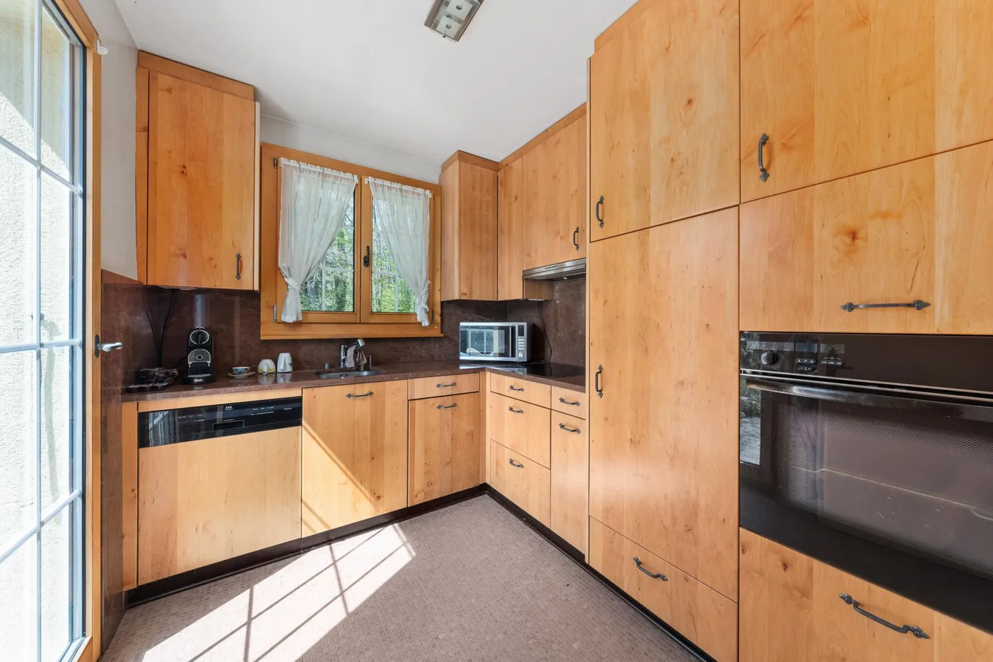 Exclusif : Maison familiale spacieuse avec forêt adjacente - Photo 8 sur 14