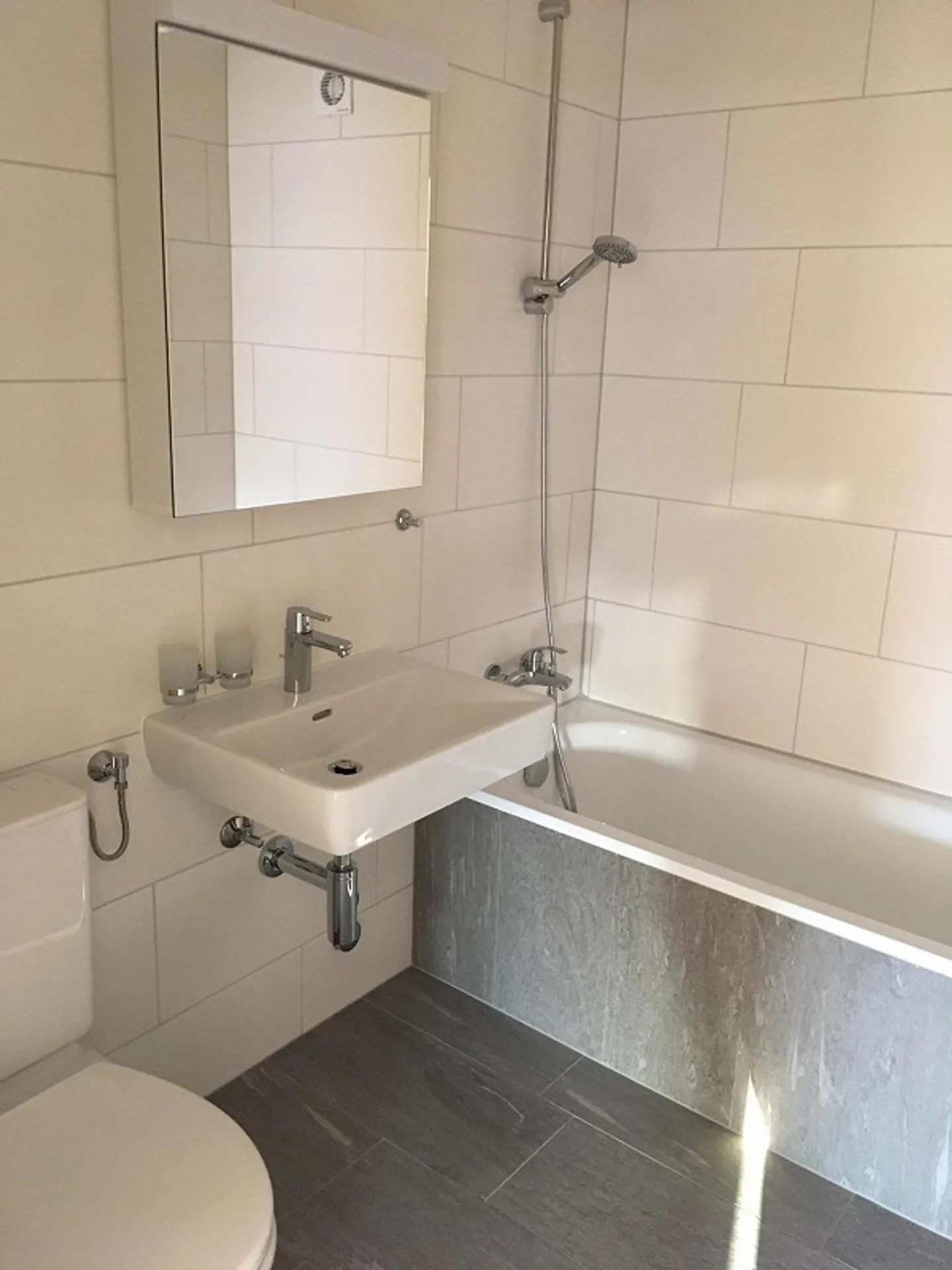 Agencement spacieux et belle vue - Photo 3 sur 9