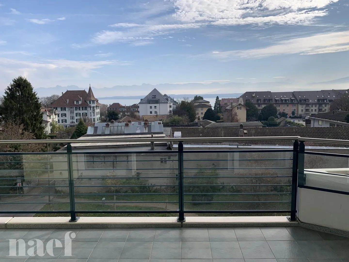 Beautiful lake view - Very large furnished apartment approx. 135m2 in the city center of 3.5 - Photo 2 of 9