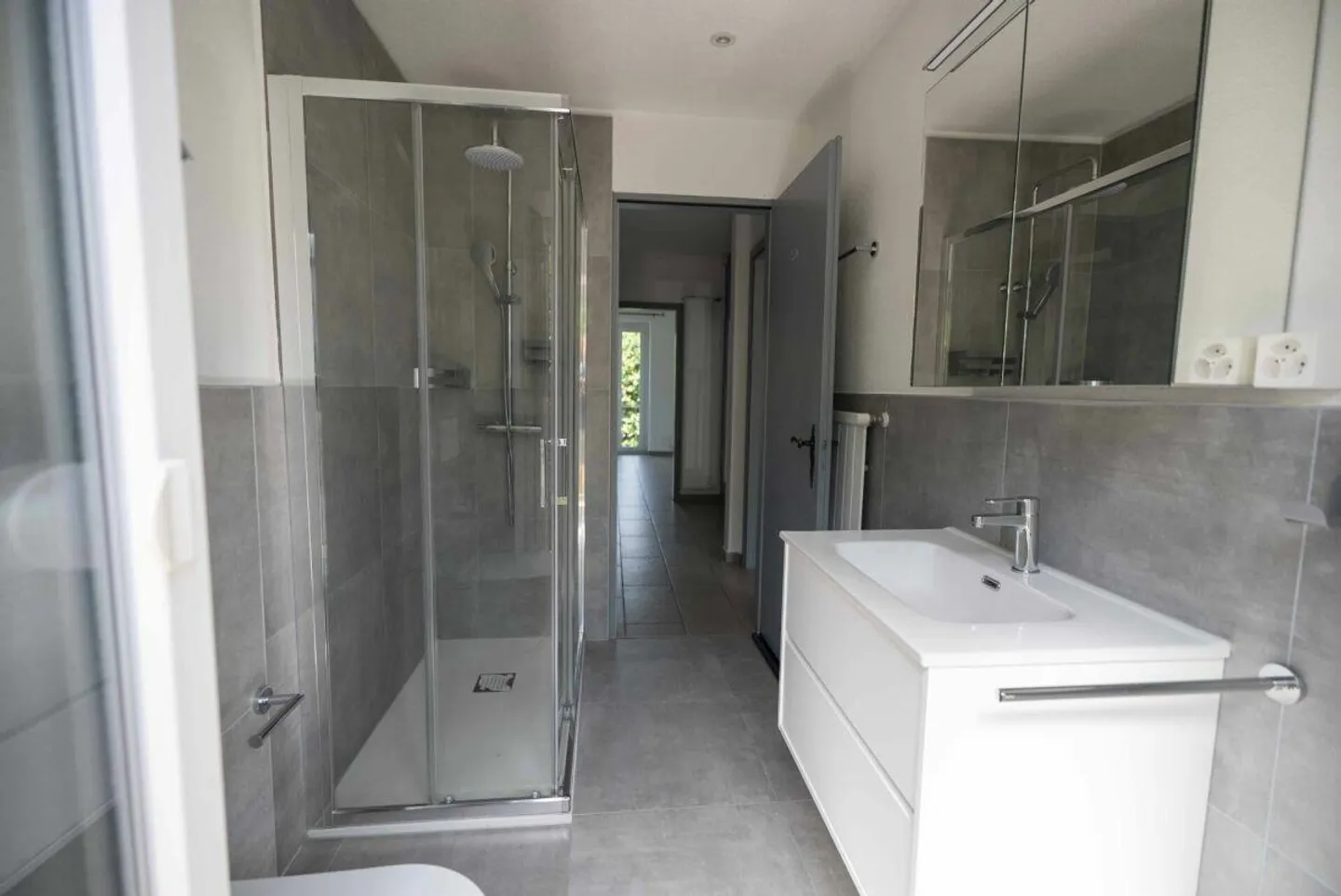 Vendiamo interessante casa a Camorino - Foto 11 di 16