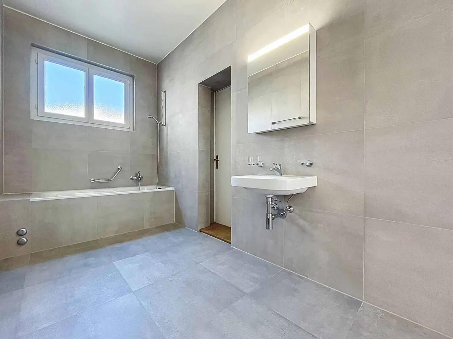 4.5 stanze completamente ristrutturate con balcone - Jaman 1 - Foto 8 di 11