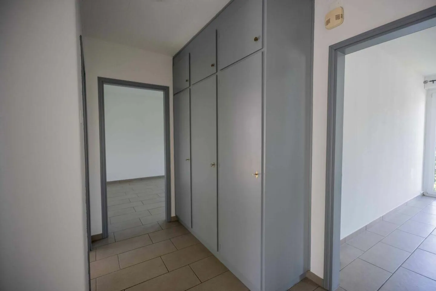 Vendiamo interessante casa a Camorino - Foto 9 di 16