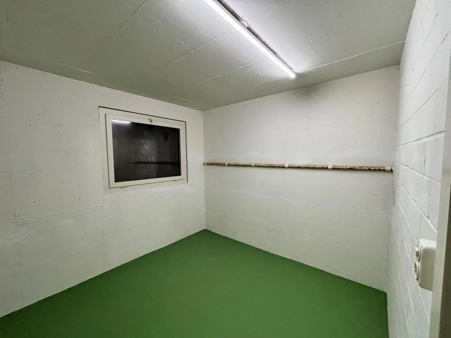 Bastel- oder Archivraum mit Stromanschluss - Foto 2 von 3