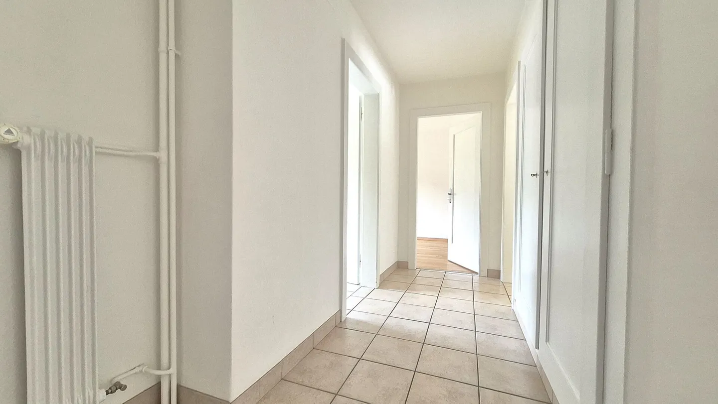 Bellissimo appartamento 3.5 locali molto luminoso a Le Locle - Foto 6 di 8