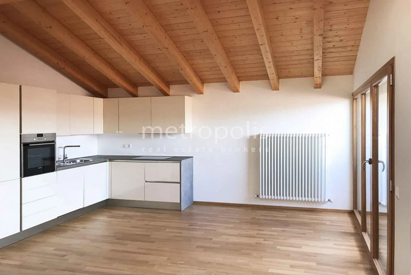 Beautiful 3.5-room apartment on the top floor in Rancate - Photo 1 of 10