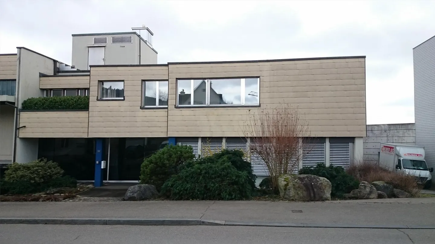 Spazi commerciali/uffici ideali a Unterengstringen 180m2 (da 55m2) - Foto 1 di 3